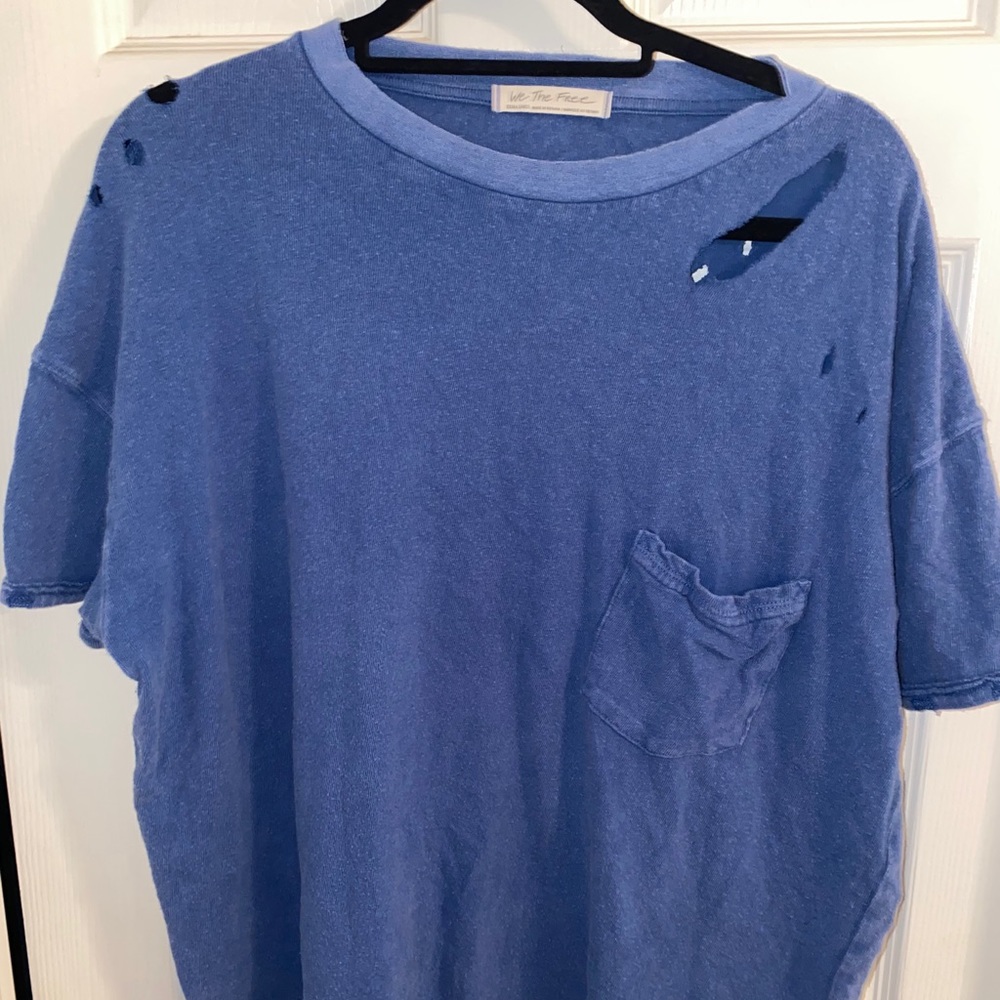 NWOT FREE PEOPLE OVERSIZED DISTRESSED TEE 💙
